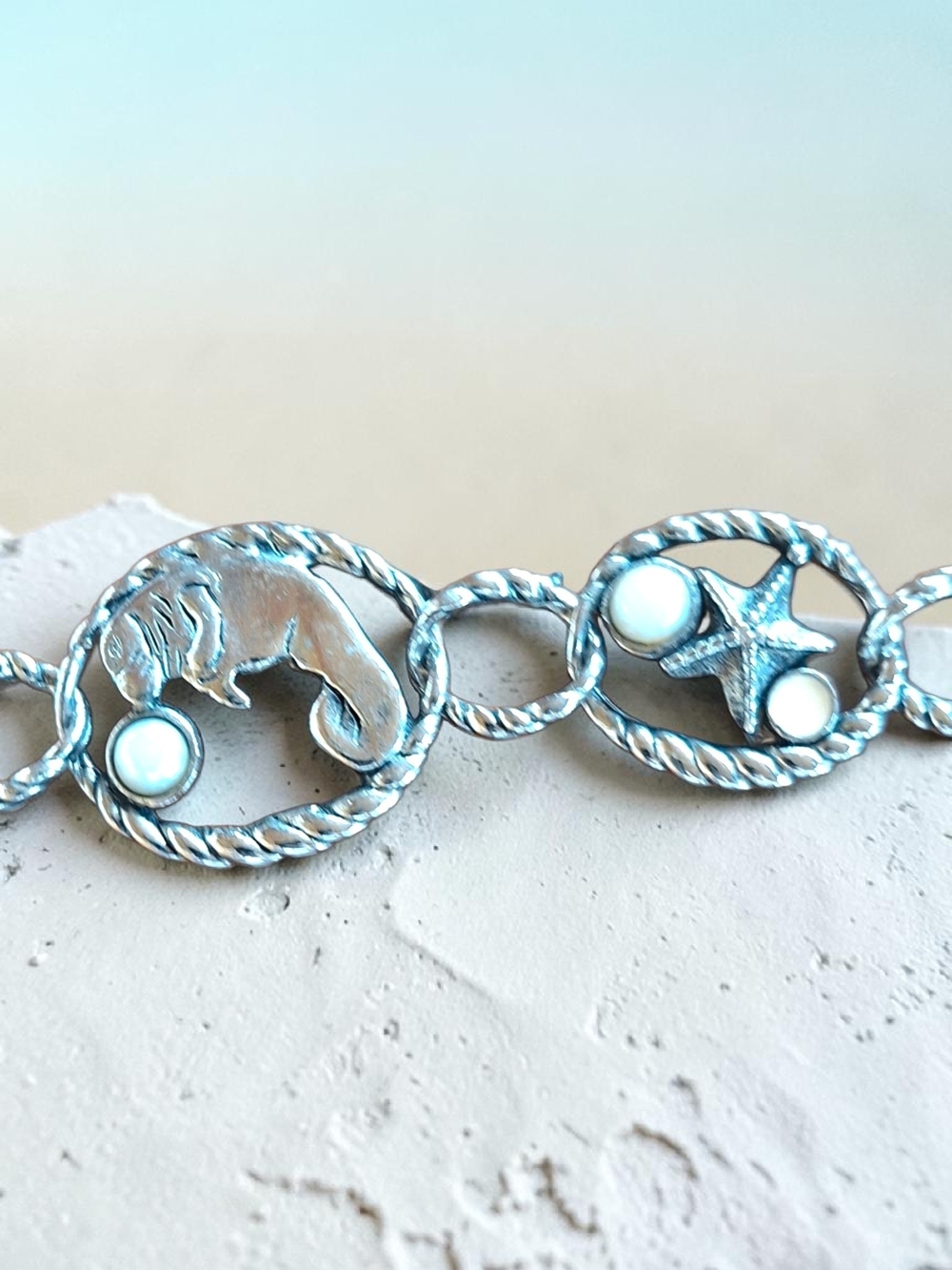 Vintage Silver Tone Charm Bracelet Manatatee And Starfish   Accented W/ Small W! - Picture 3 of 6